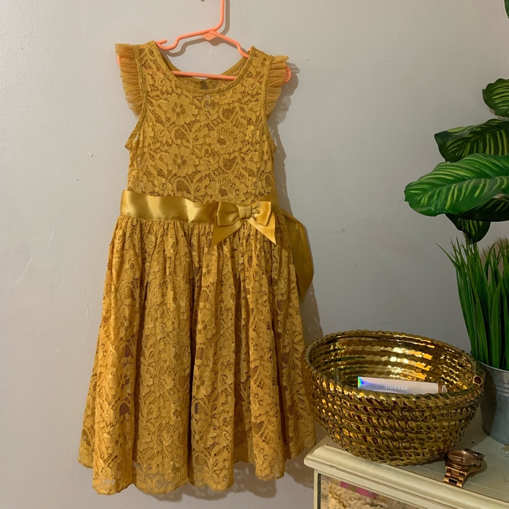 Girls dress size 4 T